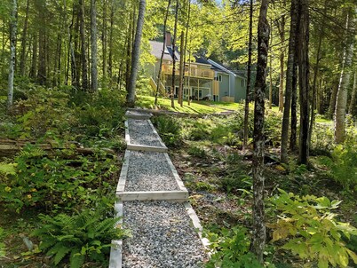 Kinney Cabin: 5-Bedroom Lakefront Home