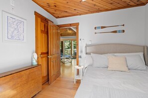 5 bedrooms, iron/ironing board, free WiFi, bed sheets