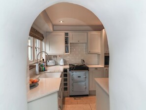 Dishwasher, cookware/dishes/utensils - Rookery Cottage (Lynton)