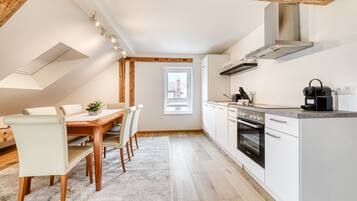 Coffee/tea maker, fridge, oven, dishwasher