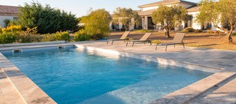 Bed and Breakfast 'Chambre 1' with Mountain View, Shared Pool and Wi-Fi