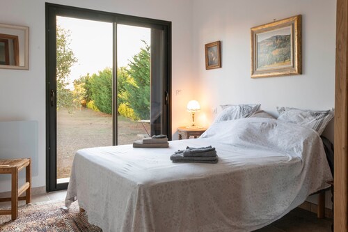 Chambre d'hôtes « Chambre 1 » avec vue sur la montagne, piscine partagée et Wi-Fi