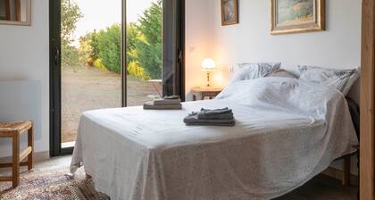 Chambre d'hôtes « Chambre 1 » avec vue sur la montagne, piscine partagée et Wi-Fi