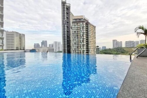 D'Pristine Suites by RR JBcity