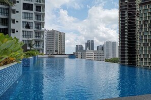 A swimming pool with a view of high-rise buildings in the background. - D'Pristine Legoland by RR JBcity (Iskandar Puteri)