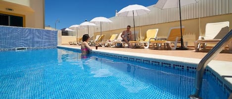 季节性开放的室外游泳池