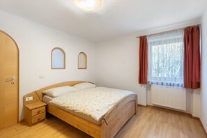 WiFi, bed sheets - Apartment 'Hatzlhof Nr 3' with Mountain View, Shared Terrace and Wi-Fi (Vipiteno)