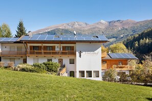 Exterior detail - Apartment 'Hatzlhof Nr 2' with Mountain View, Shared Terrace and Wi-Fi (Vipiteno)