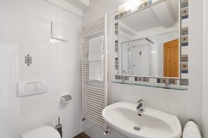 Bruser, hårtørrer, håndklæder