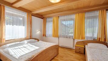 WiFi, bed sheets, wheelchair access