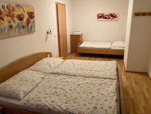 WiFi, bed sheets