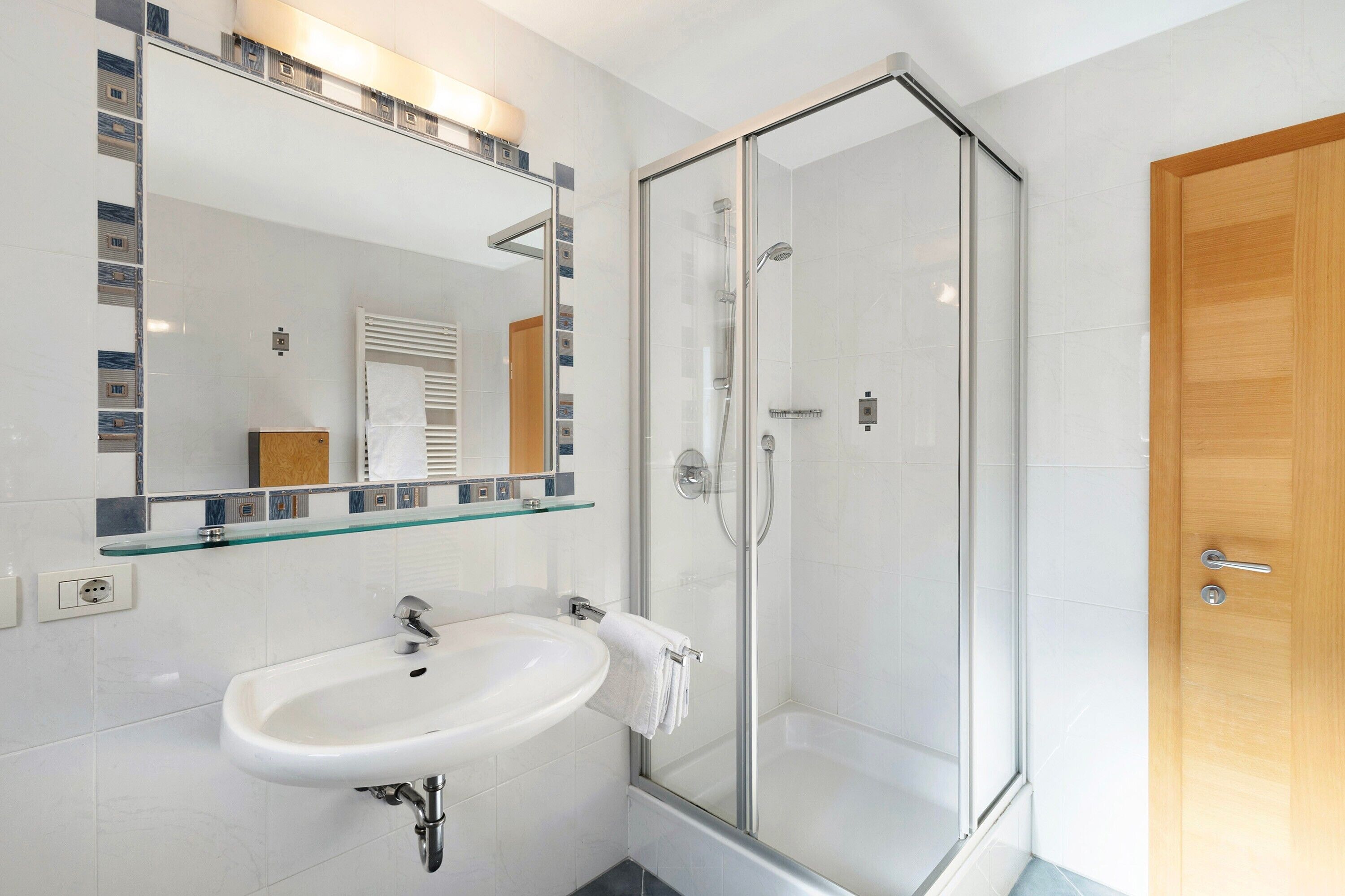 Bruser, hårtørrer, håndklæder