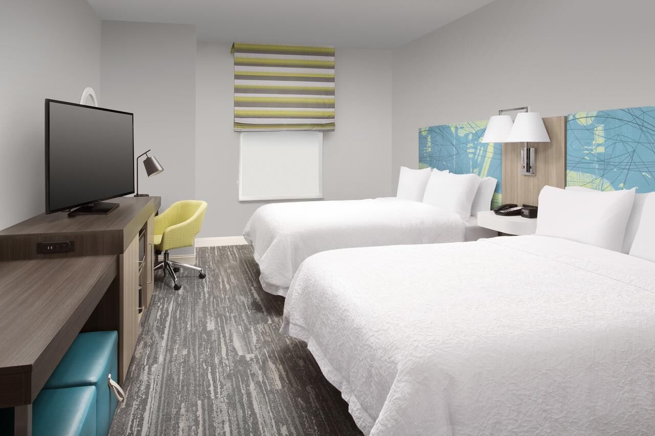 Your Gateway To Miami's Heartbeat! 2 Relaxing Units, Free Breakfast, Pool! - Miami, FL