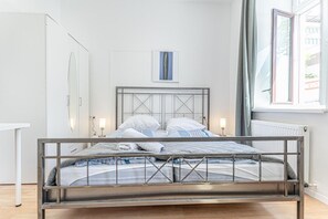 Bügeleisen/Bügelbrett, Reisekinderbett, WLAN, Bettwäsche