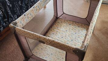 3 bedrooms, desk, iron/ironing board, free WiFi