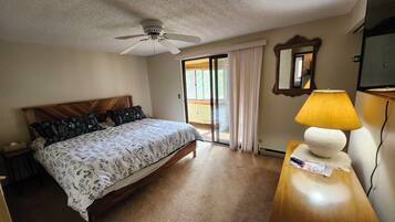 3 bedrooms, desk, iron/ironing board, free WiFi