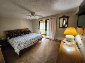 3 bedrooms, desk, iron/ironing board, free WiFi