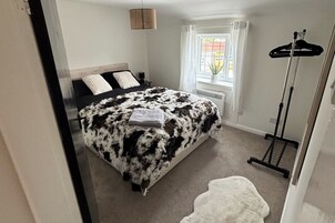 2 habitaciones, tabla de planchar con plancha y wifi gratis 