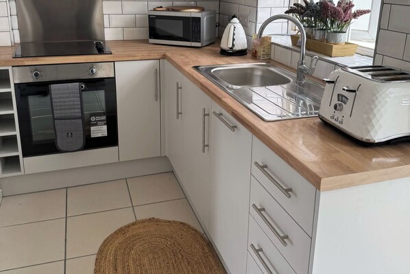 Refrigerador, microondas, horno, placa de cocina