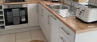 Cottage - Sleeps 4 - Pet Ok - Patio - Parking