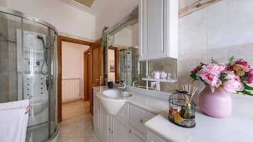 Shower, free toiletries, hair dryer, towels