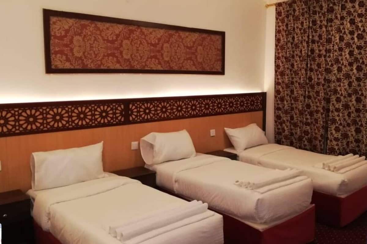 Deluxe Triple Room | In-room safe, desk, blackout drapes, soundproofing