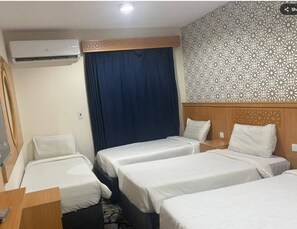Deluxe Quadruple Room | In-room safe, desk, blackout drapes, soundproofing