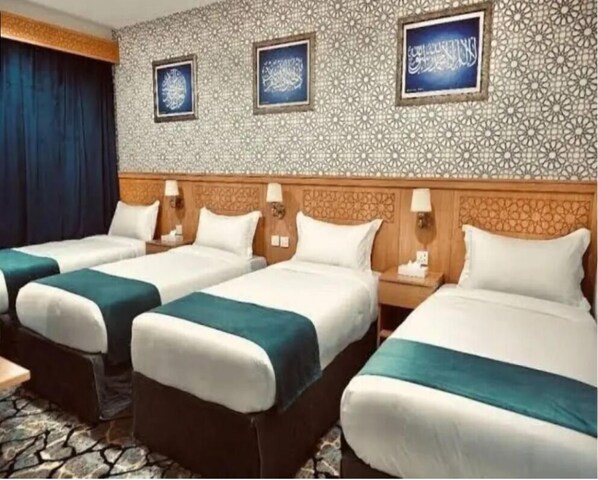 Deluxe Quadruple Room | In-room safe, desk, blackout drapes, soundproofing