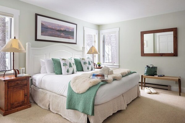 5 bedrooms, iron/ironing board, WiFi, bed sheets