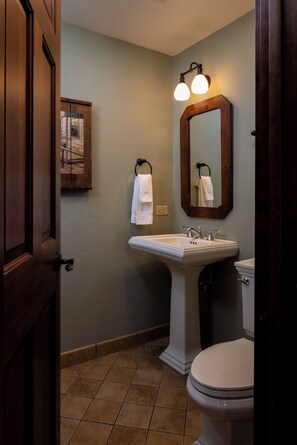 Sèche-cheveux, serviettes fournies