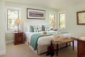 5 bedrooms, iron/ironing board, WiFi, bed sheets