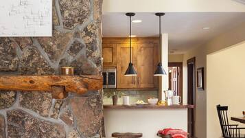 Smart-tv en een open haard