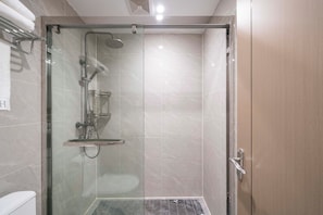 Comfort Apartment | Bathroom | Shower, rainfall showerhead, free toiletries, hair dryer - Book and Bed-QuYang Road (Shanghai)