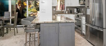 Beautiful townhome close to slopes with spectacular Vail Mtn. views!!