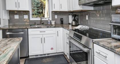 Beautiful townhome close to slopes with spectacular Vail Mtn. views!!