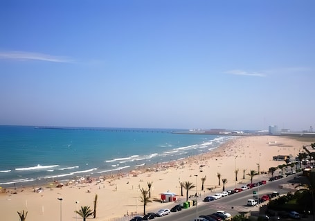Beach nearby. Apartment 'Encantador En La Playa' with Balcony, Wi-Fi and Air Conditioning
