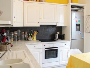 Fridge, oven, dishwasher, coffee/tea maker