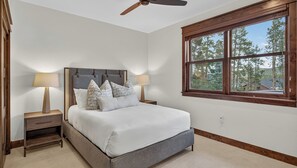 4 bedrooms, desk, iron/ironing board, WiFi