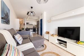 TV - El Arenal de Famara by Escape Home (Famara)