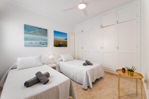 2 chambres, coffre-fort, accĂšs au Wi-Fi (inclus), literie fournie