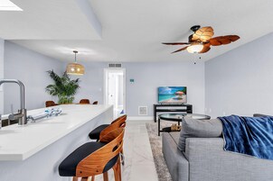 Condo, 1 King Bed with Sofa bed (Indian Oaks #7 - Sandy Toes) | Living area