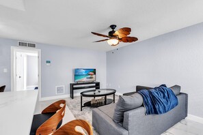 Condo, 1 King Bed with Sofa bed (Indian Oaks #7 - Sandy Toes) | Living area