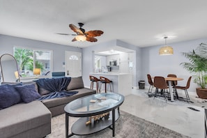 コンドミニアム キングベッド 1 台ソファーベッド付き (Indian Oaks #7 - Sandy Toes) | リビング エリア