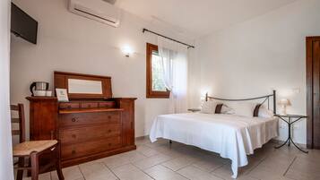 2 Schlafzimmer, Schreibtisch, Bügeleisen/Bügelbrett, WLAN