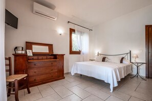 2 habitaciones, escritorio, tabla de planchar con plancha y wifi 