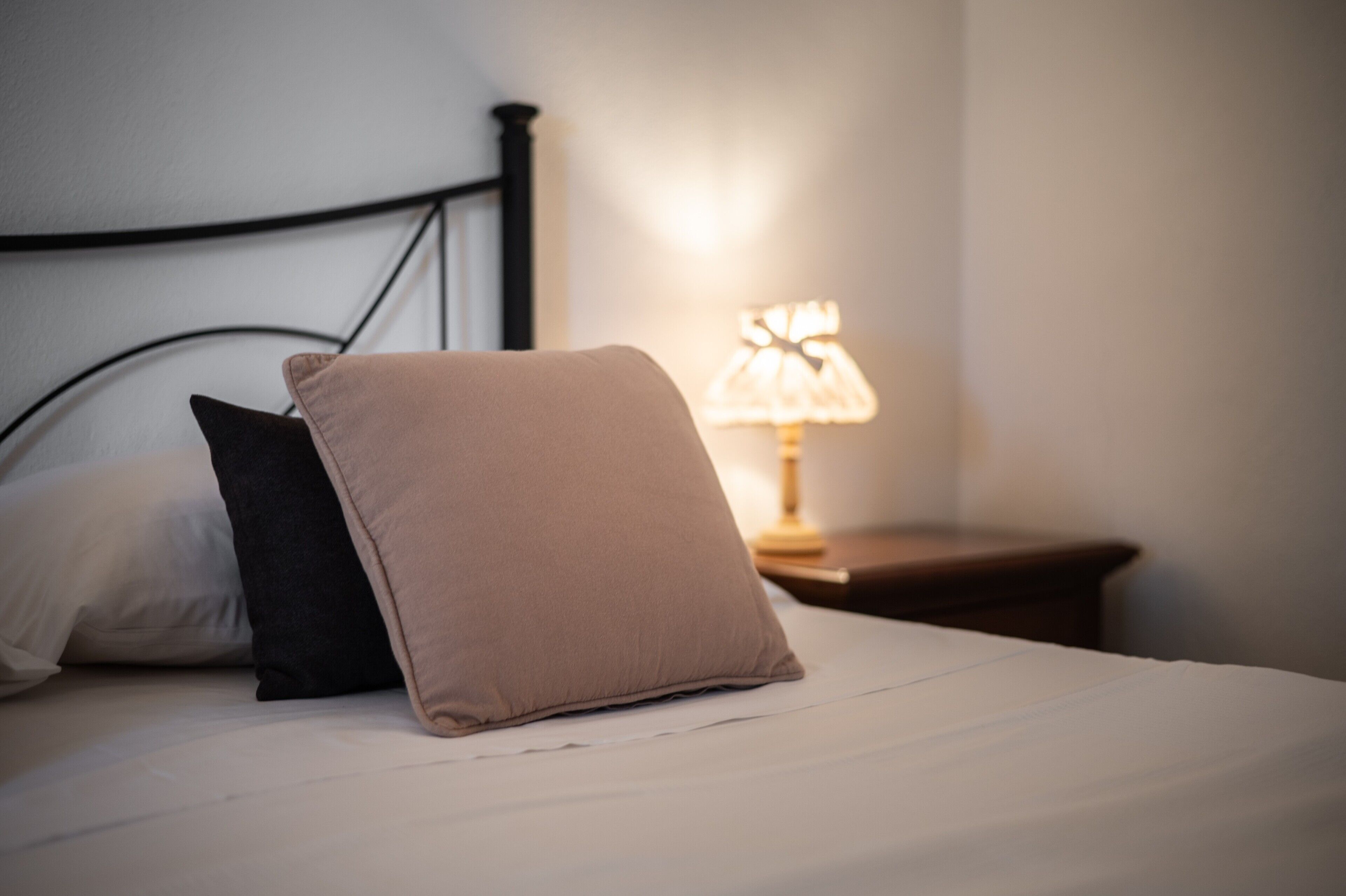 2 slaapkamers, een bureau, een strijkplank/strijkijzer, wifi