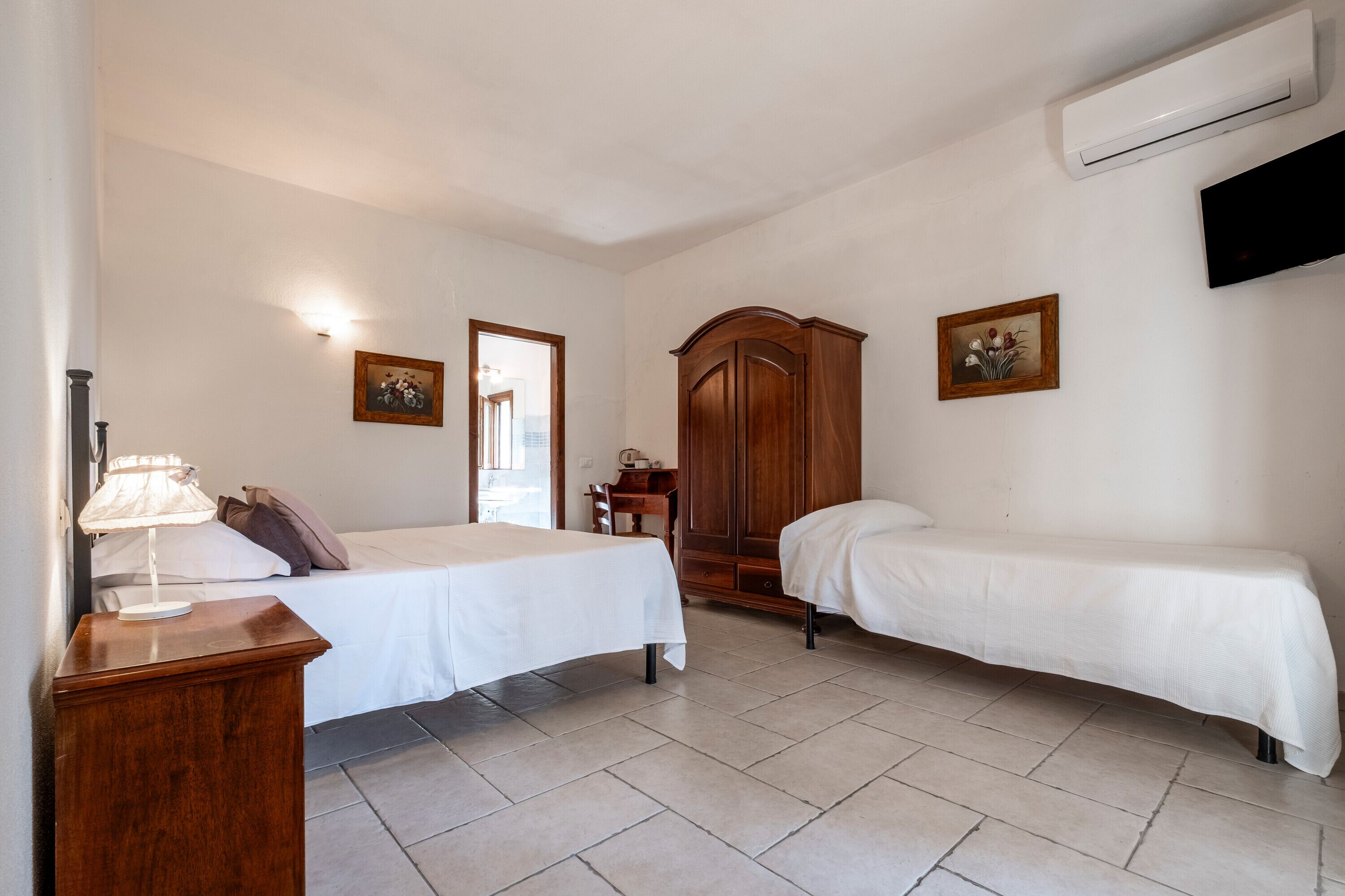 Bügeleisen/Bügelbrett, WLAN, Bettwäsche