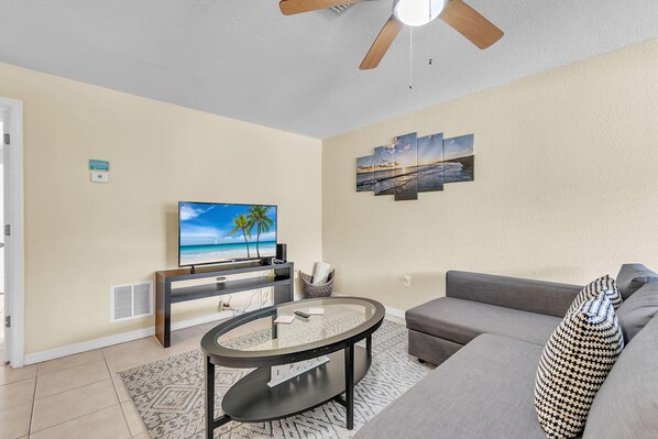 Condo, 1 King Bed with Sofa bed (Indian Oaks #15 - Sun and Fun) | Living area