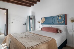 Een strijkplank/strijkijzer, wifi, beddengoed