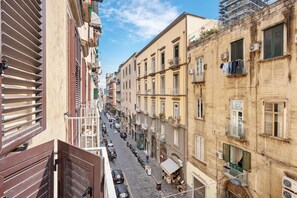 A narrow street lined with multi-story buildings, balconies, and a few parked cars. - Holiday Home 'Il Cantuccio Di Diana' with Balcony, Wi-Fi and Air Conditioning (Napoli)